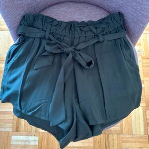 SUPER CUTE army green paper bag shorts